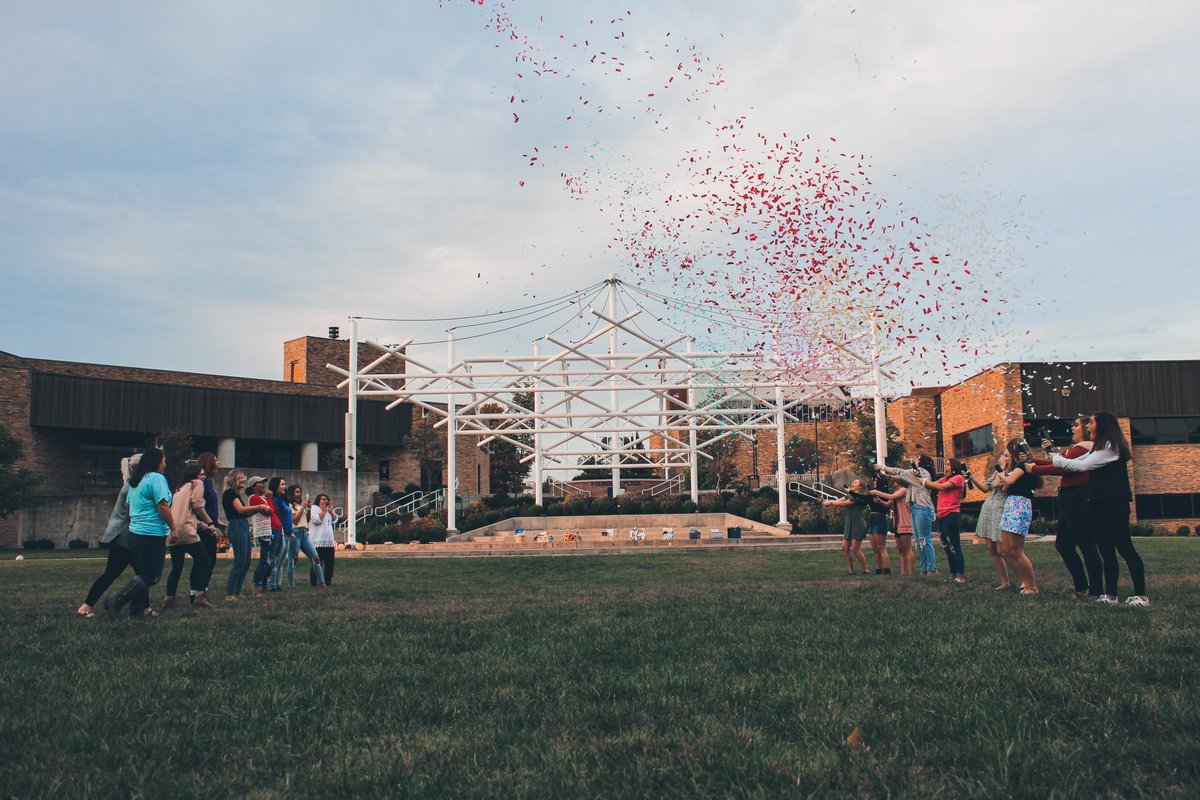 ThetaPhiAlphaGE's tweet photo. our big little reveal was poppin https://t.co/JFQoehlroW