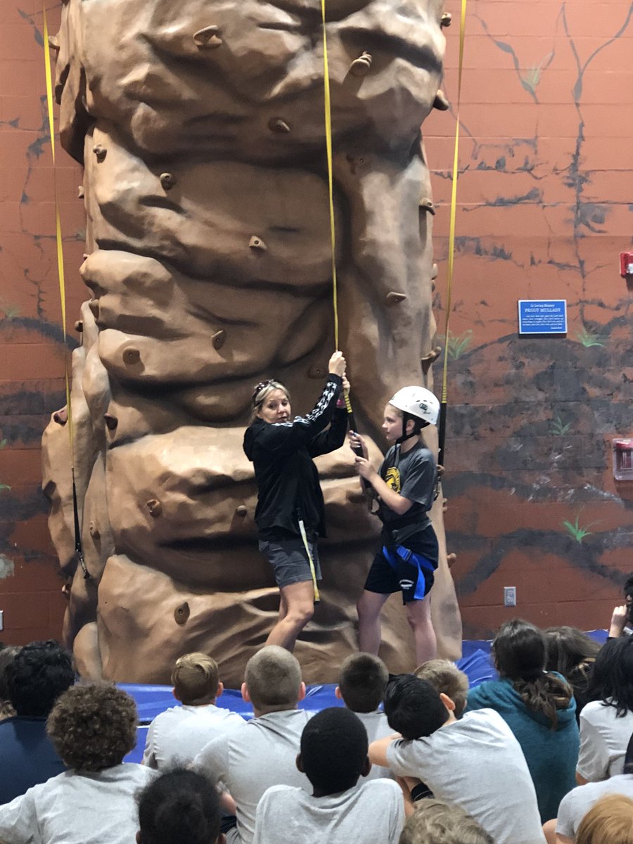 DeltonaElemAP's tweet photo. PE students learning the proper way to gear up and go rock wall climbing! #SOARWHMS https://t.co/wbswJFwzGf