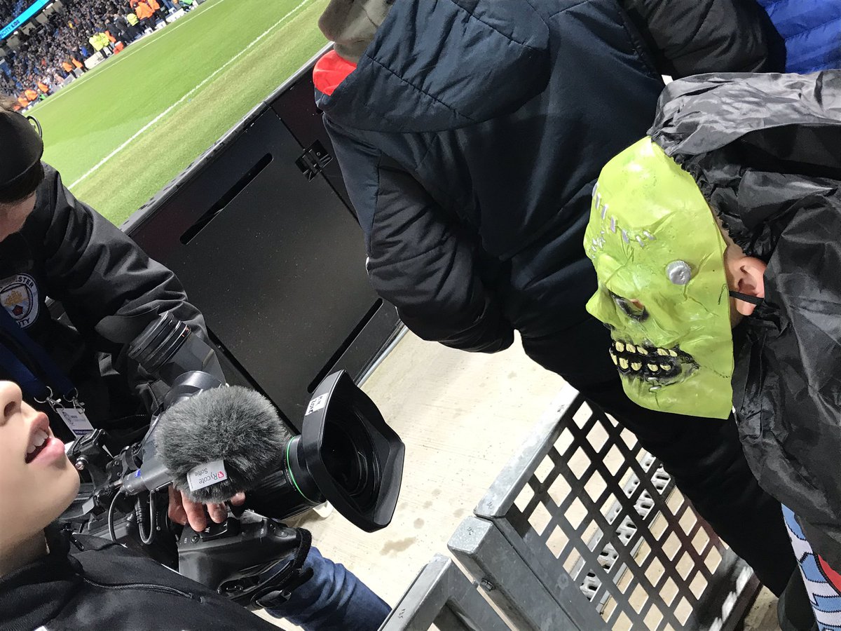 Awesome evening for my little monster. A wave from Bravo after shouting his name at the warm up and on the big screen twice