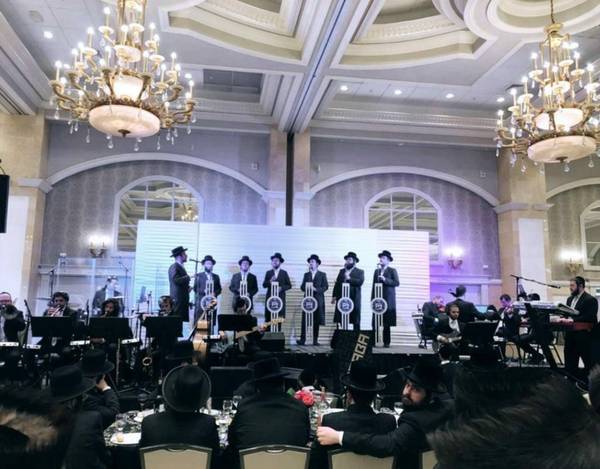 TheShiraChoir's tweet photo. Sababa Siyum Hashas & Hachnosas Sefer Torah in the Yeshiva of Spring Valley! A night to remember with @SababaBand, #SolHorowitz, and @Eaglesoundco! #SheerVocalTalent 🎤
@breuerchesky @LeibyFasten @yumihaas @YisroelDrummer
@Hershyw @mendypiano https://t.co/mAw2rTqc81