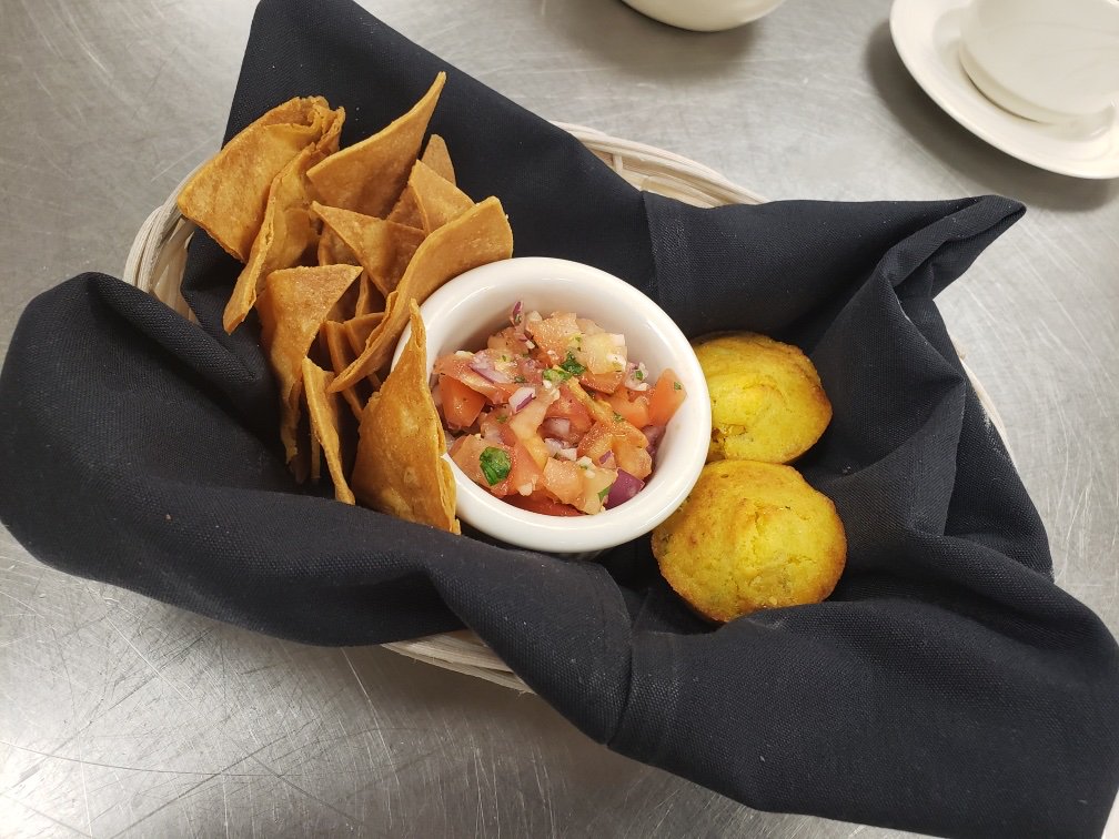 ChefGill1's tweet photo. jalapeno cornbread with pico and tortilla chips. https://t.co/873eGRsrlK