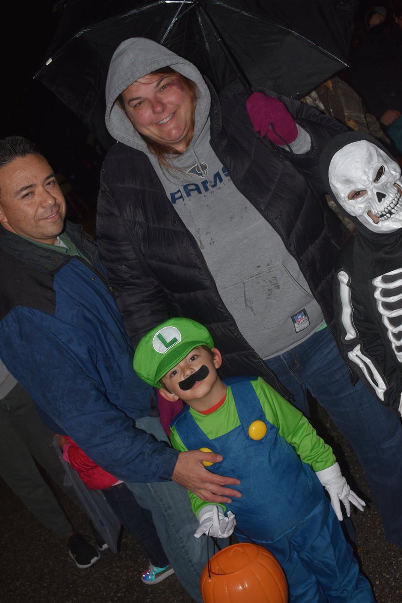 andreablanco's tweet photo. @KristinaLodes @MmeBurton @Connieteach Awww! Sorry I missed the conversation. We were making memories at @HENDeagles Trunk or Treat. https://t.co/Kg0UAwicQ8