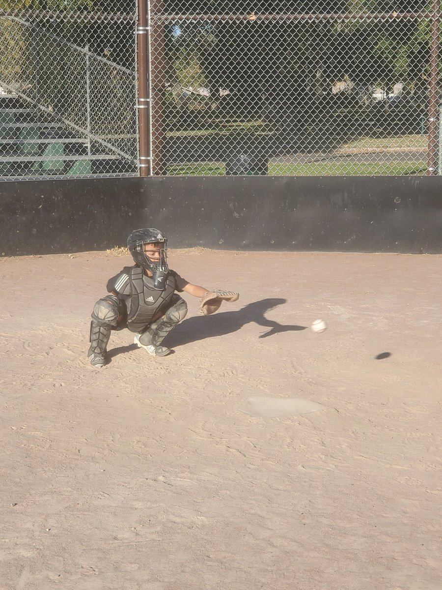coachsolis12's tweet photo. So this is happening right now @kidoritykards.. Jaden doesn't want to stop representing the amazing organization. He may only be 7 but he'll be ready come spring on the bump and behind the plate!! #baseball #training #FreeAgent #Hardball @BusterPosey any advice?? https://t.co/48p8VddGOR