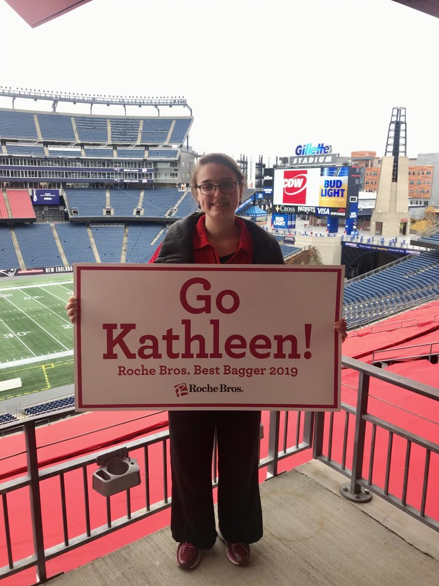 Congratulations to #DowntownCrossing associate Kathleen. She won the #MassachusettsStateBaggingCompetition hosted by <a href="/NationalGrocers/">NationalGrocers</a> earlier today. Kathleen will move on to compete in the 2020 Best Bagger National Championship in San Diego. Good Luck Kathleen!  🎉#BestBagger