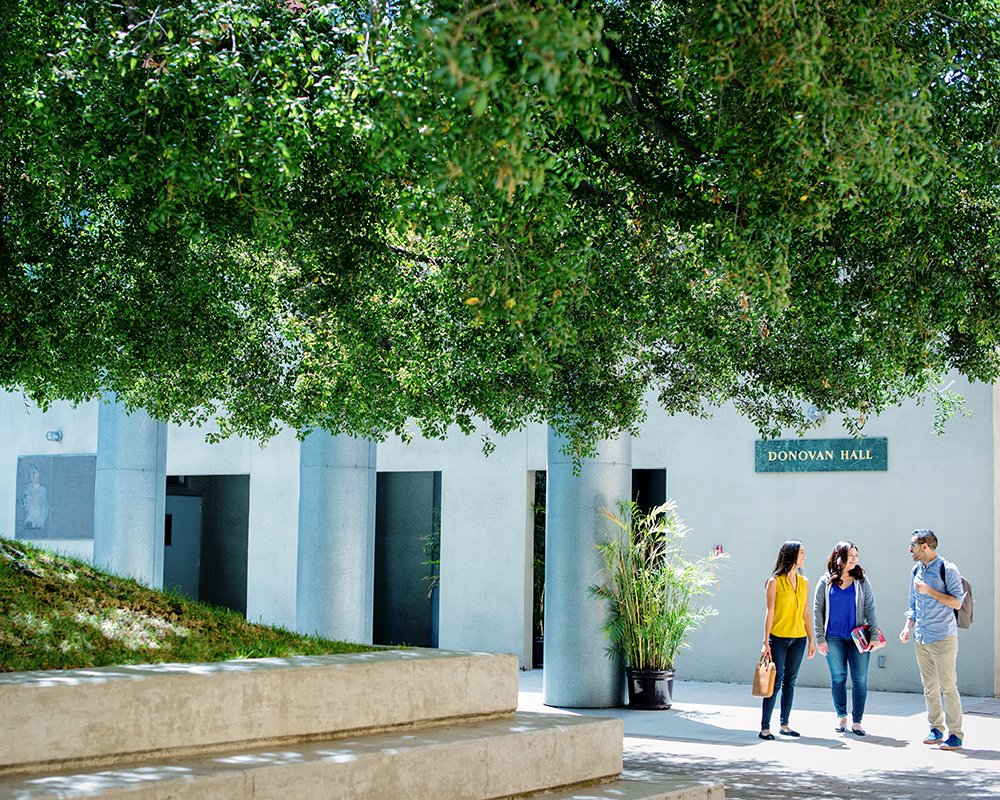LoyolaLawSchool's tweet photo. Hello, prospective students! Want a chance to tour our Frank Gehry-designed campus, learn about the #LLSExperience and sit in a mock law class? Don't miss our JD Open House on Nov. 9 from 9:30am-12pm! Seats are going fast, so RSVP now: https://t.co/D8Blo5M0nJ https://t.co/tVo7nq9apM