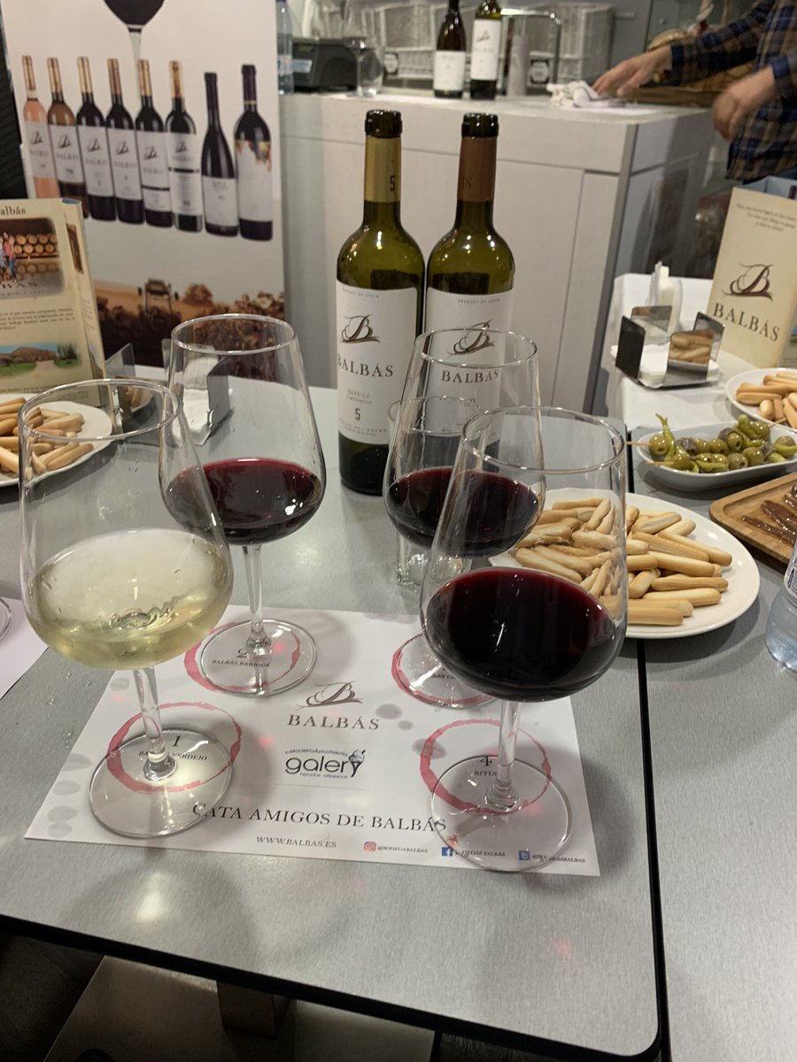 jMartinBravo's tweet photo. Hoy hemos tejido la 1ª cata de vinos por gentileza de Gallery en #Villamayor con bodega #Balbas , hemos disfrutado muchísimo , nos hemos conocido entre nosotros y ha sido una grandísima experiencia , gracias @Ostiapatxi @Rakelius https://t.co/YJYS1Z5xNY