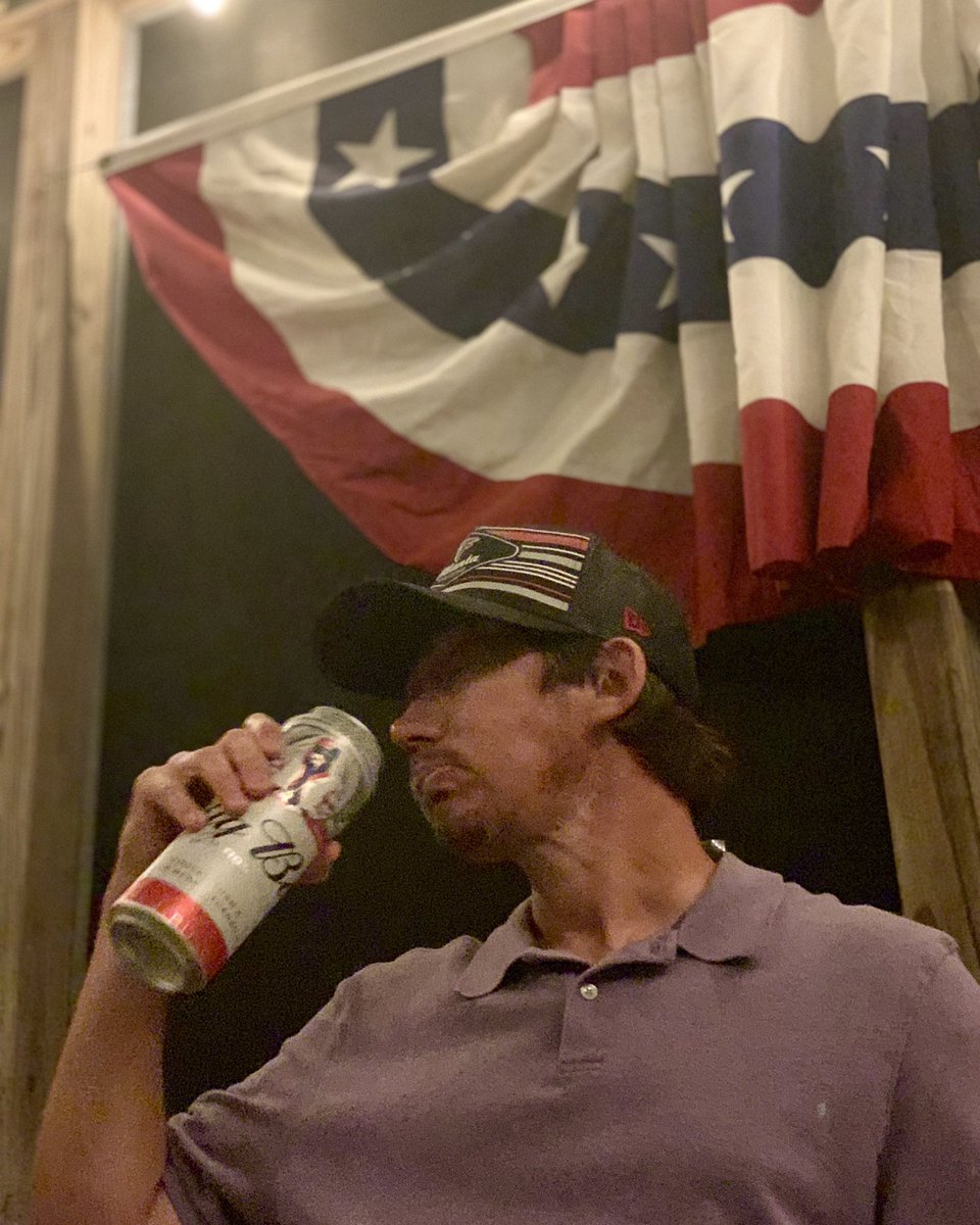 #bigboibud on a Tuesday. A - Town style in the Lowcountry <a href="/budweiserusa/">Budweiser</a>  served colder than a polar bears toenails. <a href="/BigBoi/">Big Boi</a>