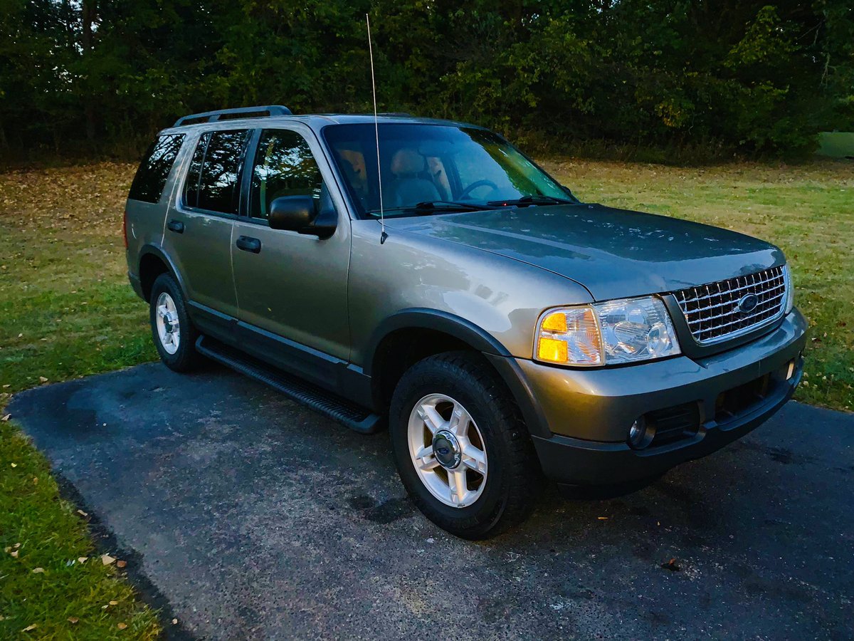 JeffGordonWDRB's tweet image. We said goodbye to our 2003 #FordExplorer tonight #noproblems. The best SUV we ever owned #kentuckyproud #reliable #verysad time to say goodbye.