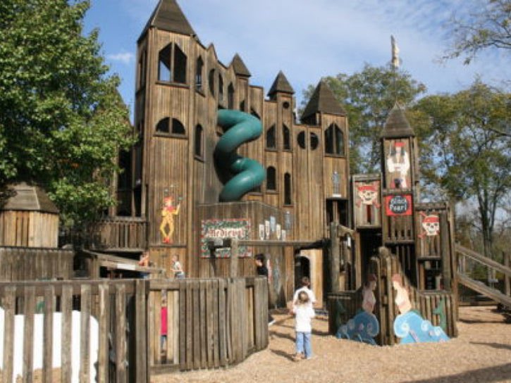 dtownkidscastle's tweet image. Gonna be a construction site with no workers for Halloween this year. Been wearing my costume for 5 months or so. This is an old photo.

#doylestown #kidscastle