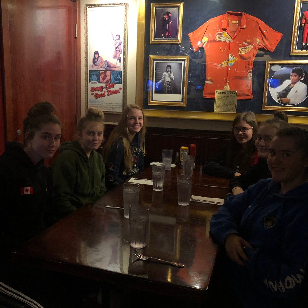 CastlefordPE's tweet image. We finished our day at Niagara Falls with a trip to Hard Rock Cafe and a sing along on the bus!! #fabday #memoriestolastalifetime #girlsontour #canada2019🇨🇦🇨🇦