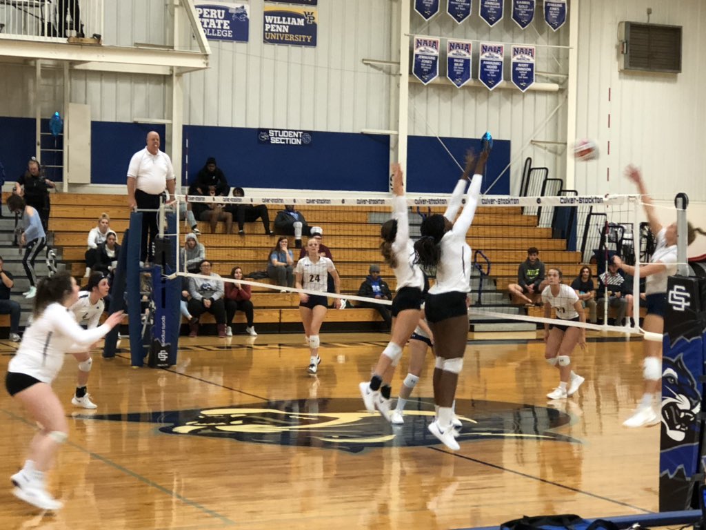 @CSCWomensVB in action tonight!