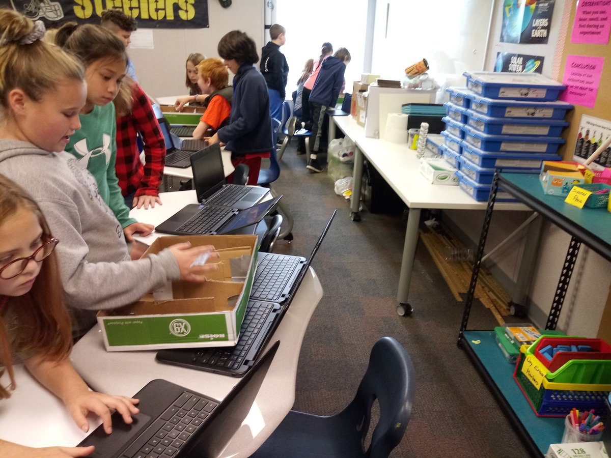 stem_ses's tweet photo. Coding on a computer is great. Taking it to the physical world with robots is even better! 5th grade is rocking robot mazes! @fcpsk12 @RachelRinker1 @JaimeRatliff01 @mrsmoore06 @MrsKrietz #sesinspire #stem @Ozobot https://t.co/peZYLRRohR
