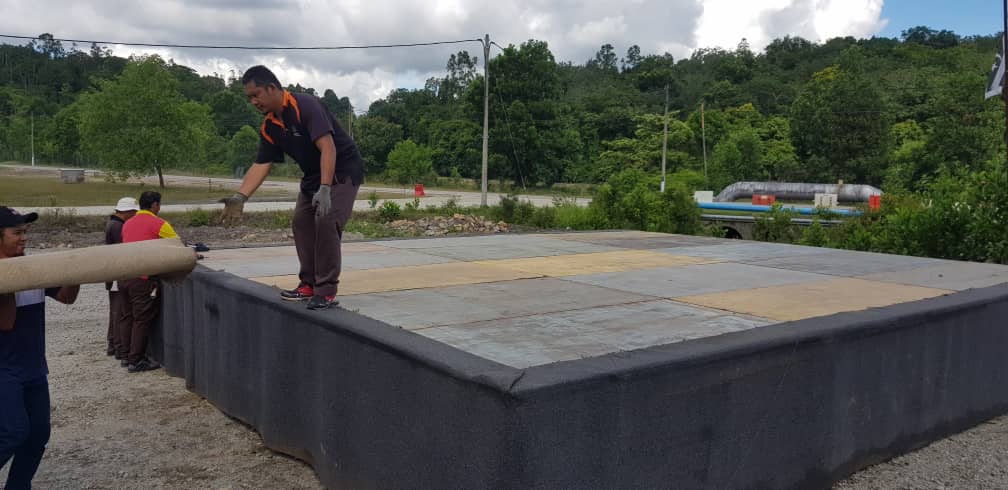 jkrkemaman's tweet photo. Pemasangan Pentas Sementara bagi Program Jom Mendaki Bukit Harimau Menangis oleh Unit Selenggara Bangunan @jkrkemaman.
#ambilberatrakyatsenang
@JKRTerengganu, @yusufghani200 @HassanKamarudd3, @AlAzhar_JKR @adamfarhan85 https://t.co/DzhklS4Vja