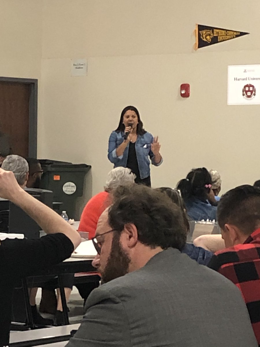 LoForLiteracy's tweet photo. This is my Bae letting the audience know about the @YMCAofMiddleTN’s #YLit program as a FREE community resource for parents of K-4 students to help improve literacy. This program provides FREE 1 on 1 literacy tutoring & is available even if you’re not a Y member! @NorthwestYMCA https://t.co/E19GymY4m5