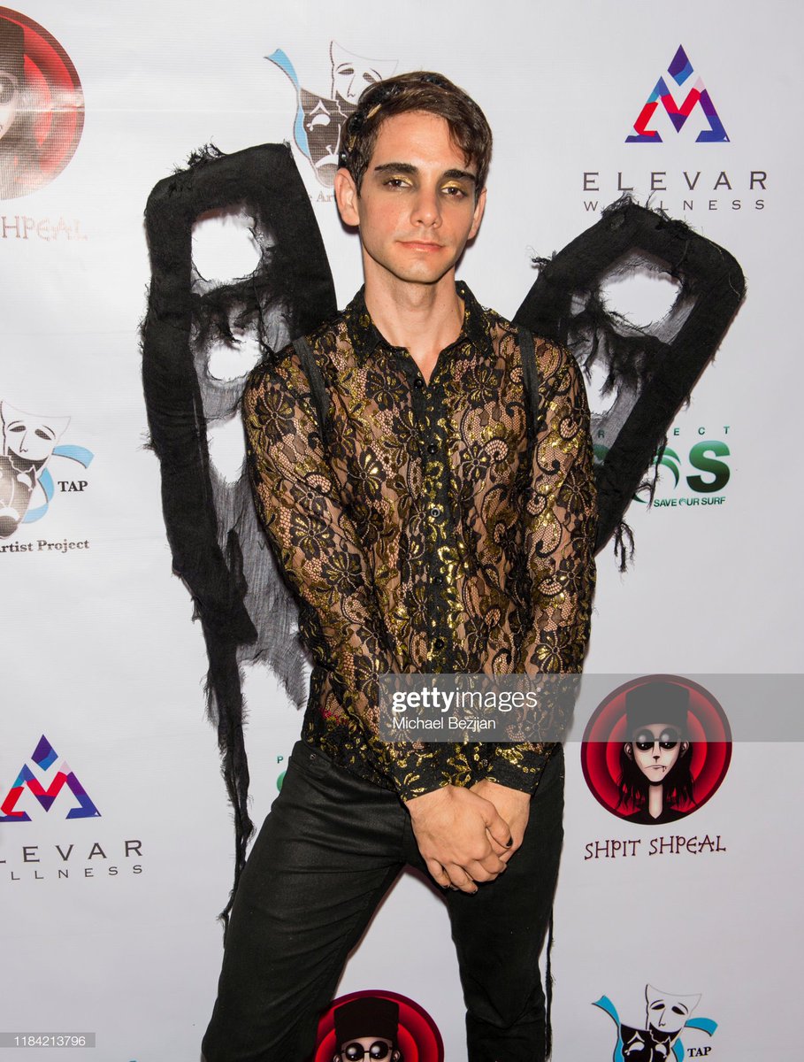 jasonscaceres's tweet photo. Halloween outfit number two: Fallen Angel! ☠️🖤😇 Thank you so much @haritahov and @theartistsprojectla for inviting me to such a wonderful event supporting an important cause: @psosurf! 📸: @mbezjian 
#tapla #theartistsproject #theartistsprojectlosangeles #saveoursurf https://t.co/iPxcM3CM6e