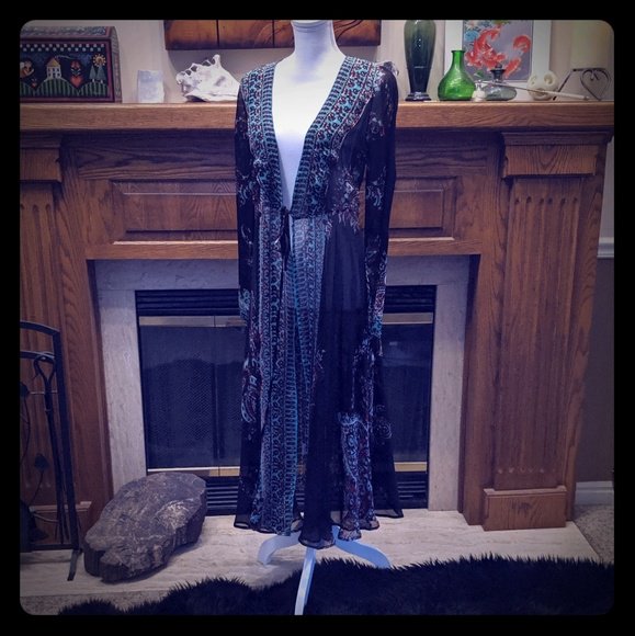 marym5675's tweet photo. So good I had to share! Check out all the items I'm loving on @Poshmarkapp #poshmark #fashion #style #shopmycloset #2bwu #stellaforest #jeanpaulgaultier: https://t.co/SEjvYqGDha https://t.co/5VfWOjLwuc