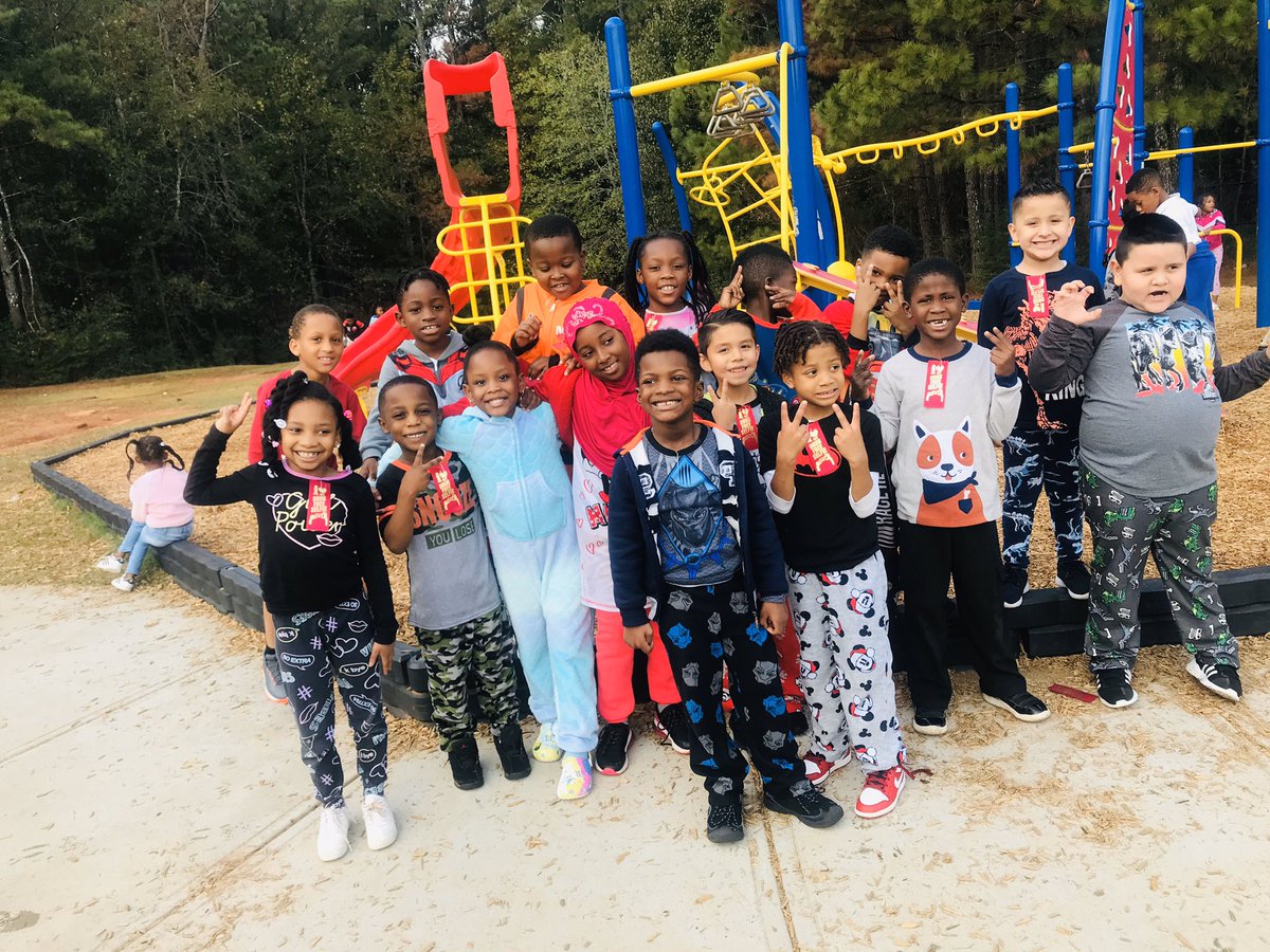 missoneals's tweet photo. #RedRibbonWeek #FabulousFirst @ecwestwildcats .... Our first graders showing pride during red ribbon week :) @Deneatrice2006 https://t.co/XxJ7PouACZ