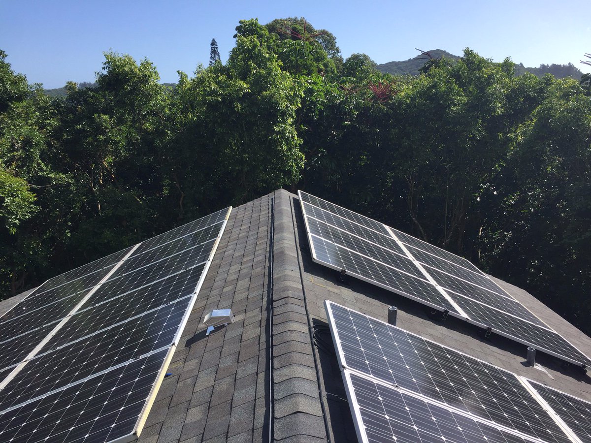 SurfaceShield's tweet photo. These CertainTeed Roofing Landmark Pro shingles in Driftwood pair perfectly with the tropical greens surrounding it in Kaneohe! 
#everythingunderthesun #luckywelivehawaii https://t.co/HovWAYvsR9