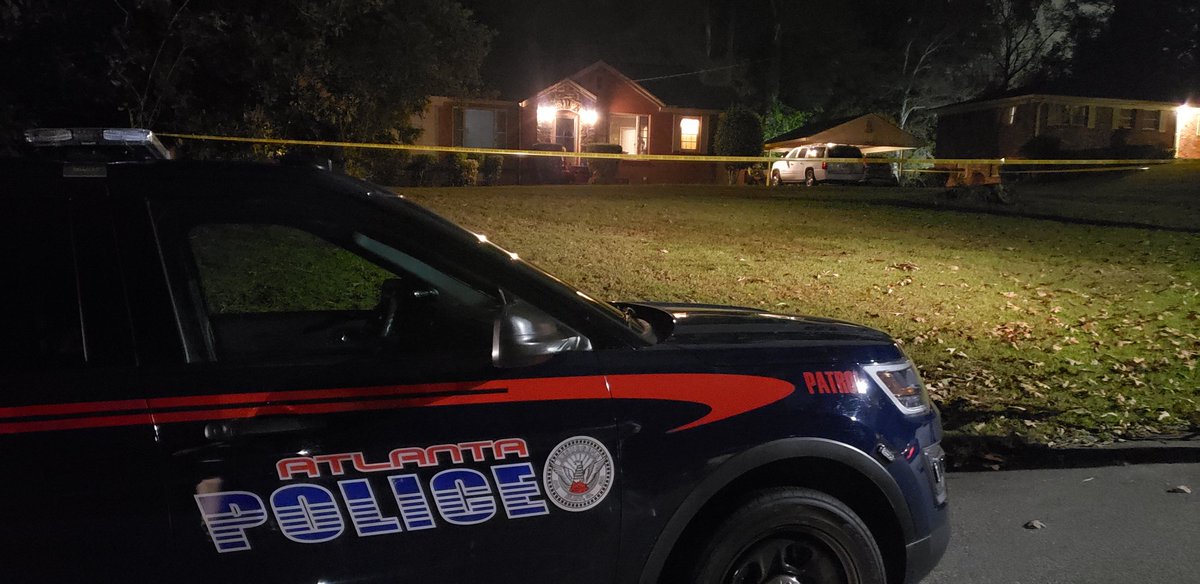DEVELOPING: Atlanta Police investigating a homicide inside a home on Willis Mill Rd. Police say female victim is in her 40s. We are on the scene gathering details. #fox5atl #breakingnews