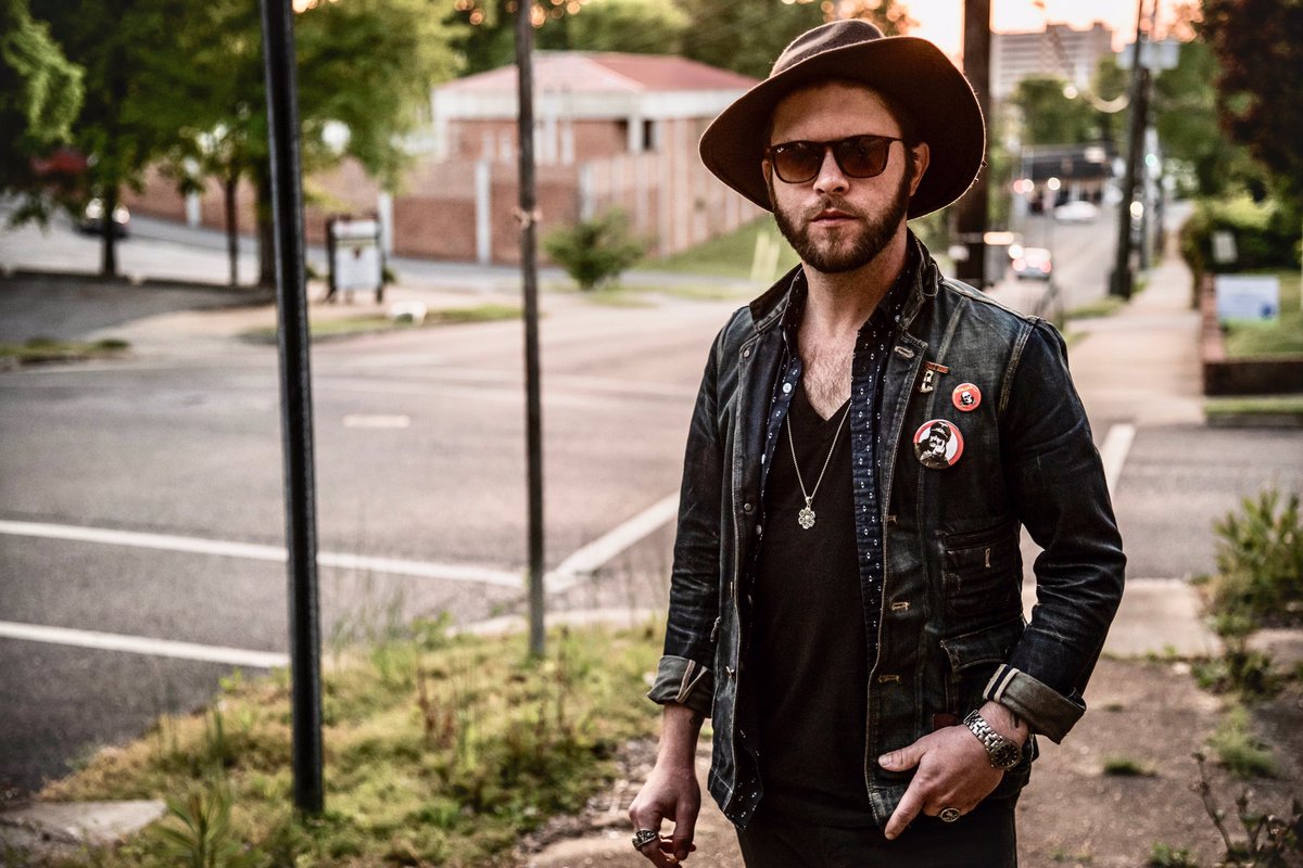 SouthernStages's tweet photo. Friday night! @MatthewMayfield will perform @SaturnBham - our @careyhere interviewed the singer/songwriter and you can read it here: https://t.co/BBDeiVzx9h #matthewmayfield #saturnbham #birminghamstages https://t.co/mUlLKPmTvV