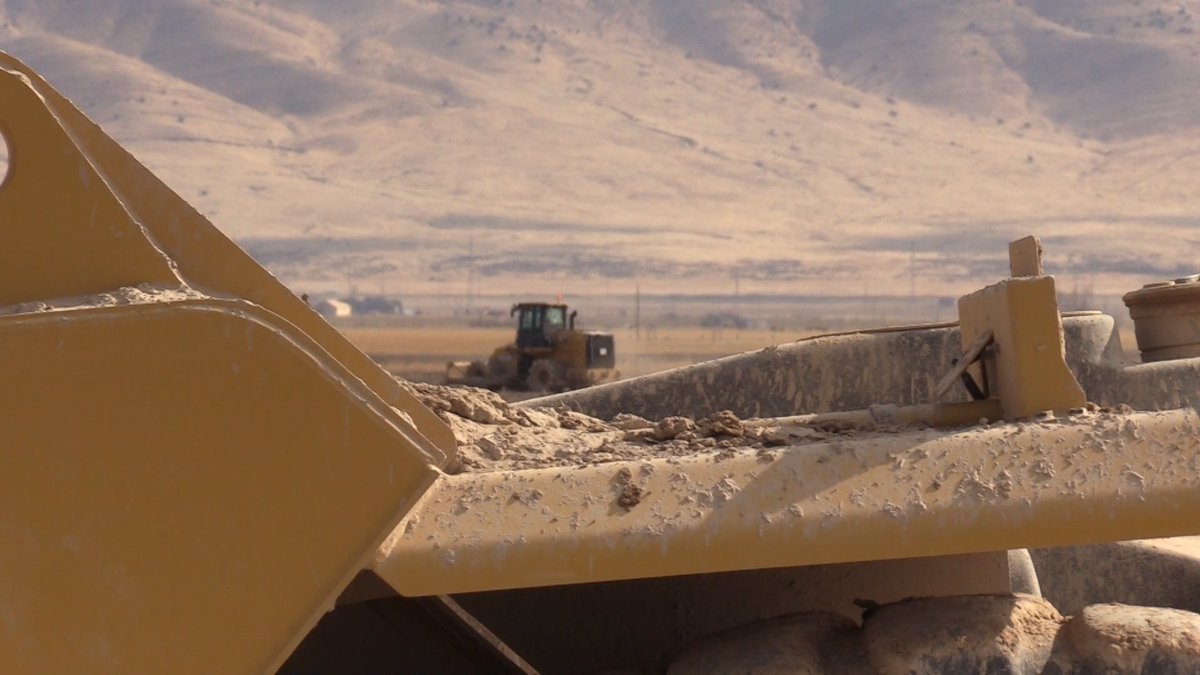 SamPenrodSTS's tweet photo. 800 jobs will soon be coming to @eaglemtncity after @TysonBrand Foods broke ground for a $300 million dollar plant, processing beef and pork into retail packages. Watch @KSL5TV at 6:30. https://t.co/xPTNSVaLy8
