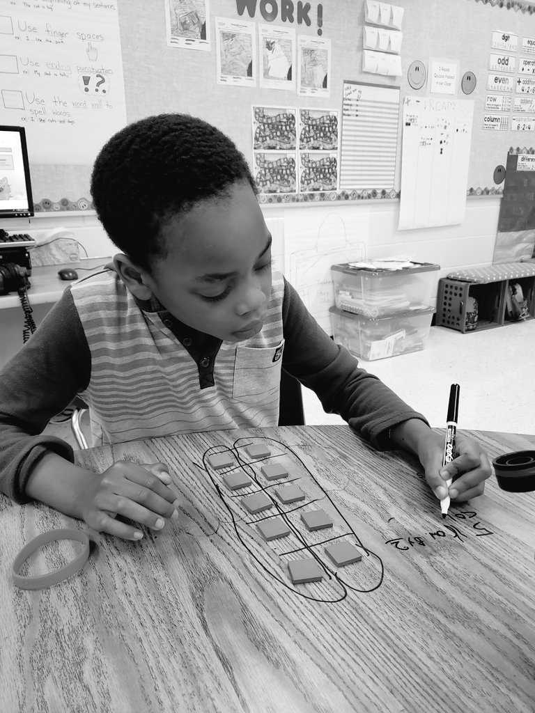 HastySpedTeach's tweet photo. More Math reasonings today in class!
#arrays #rowsandcolumns @Hasty_Huskies @CherokeeSchools @iReady @ReadyMath #littleminds #mathisfun https://t.co/QX04LEKduS
