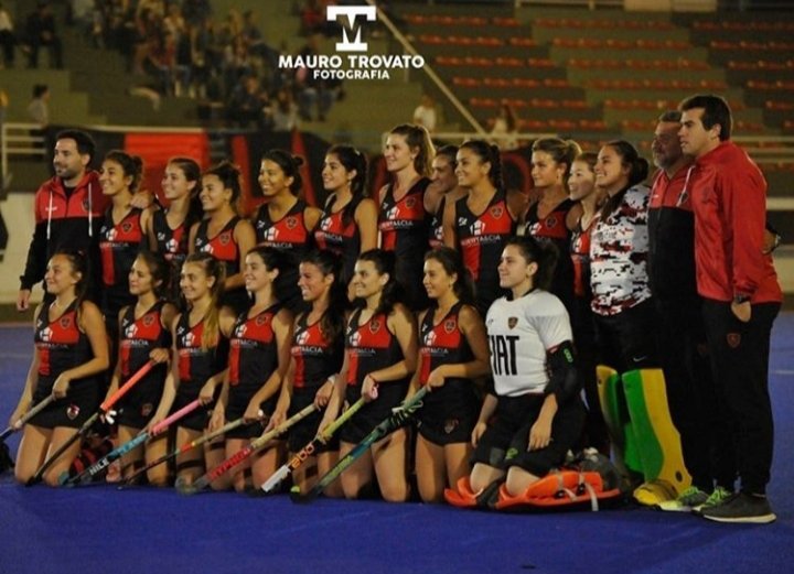 luronchetti's tweet photo. No traten de entenderlo❤🖤 https://t.co/6zFoao3oGq