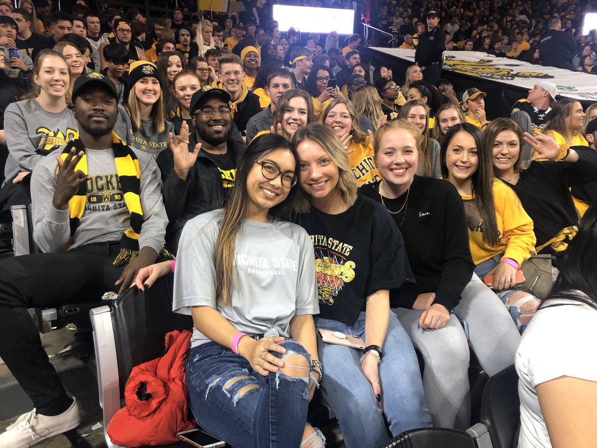 ShockerManiacs's tweet photo. Shocks up for a strong start by the Shockers! #WatchUs #GoShockers https://t.co/VcJ5cALaZA