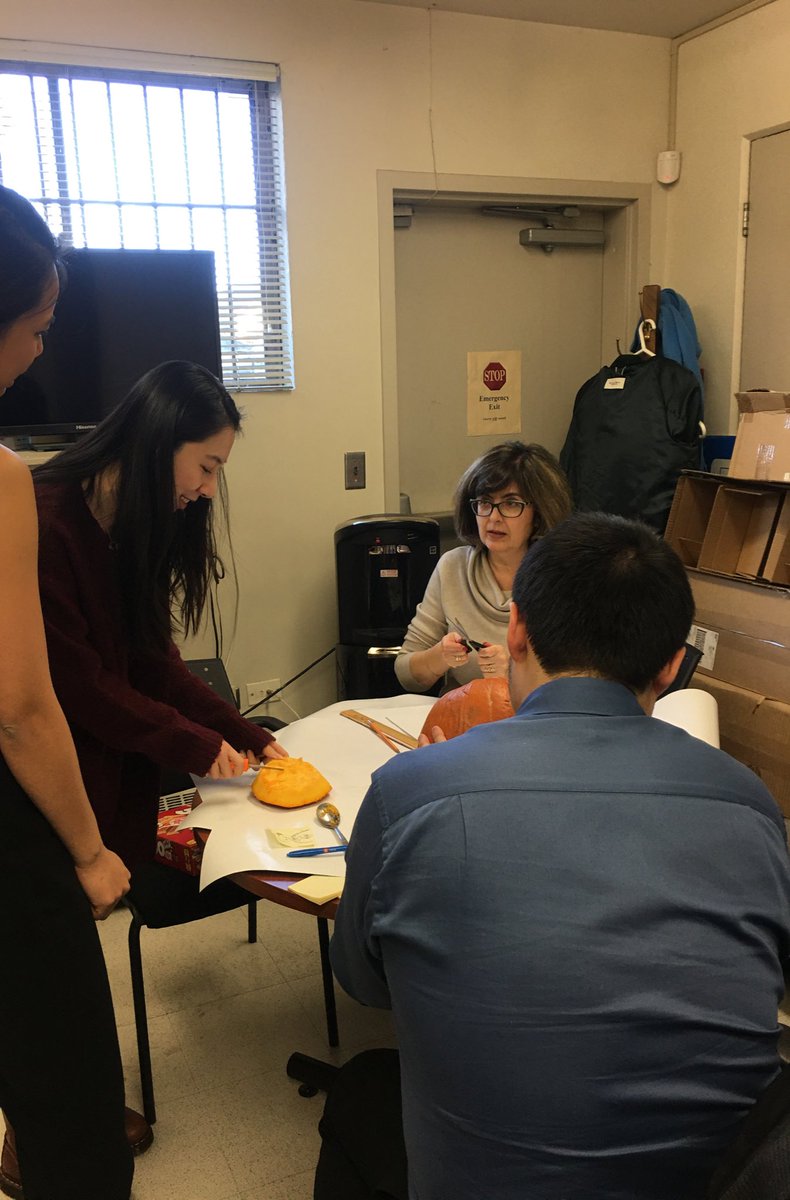 Pumpkin carving in the making 👻<a href="/dcdandan/">Daniel</a> <a href="/joeyleung12/">joeyleung</a> <a href="/kitamura_james/">James Kitamura</a> @BrazinhaIlda