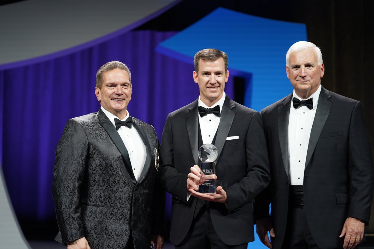 cooktx's tweet photo. Attending @TheIACP Annual Banquet &amp; supporting @ArlingtonChief and Team @ArlingtonPD on receiving the Leadership in Human and Civil Rights Award. The hard work of our staff &amp; commitment to Procedural Justice honors the fundamental civil rights of all people #IACP2019 https://t.co/FPits2zuZZ