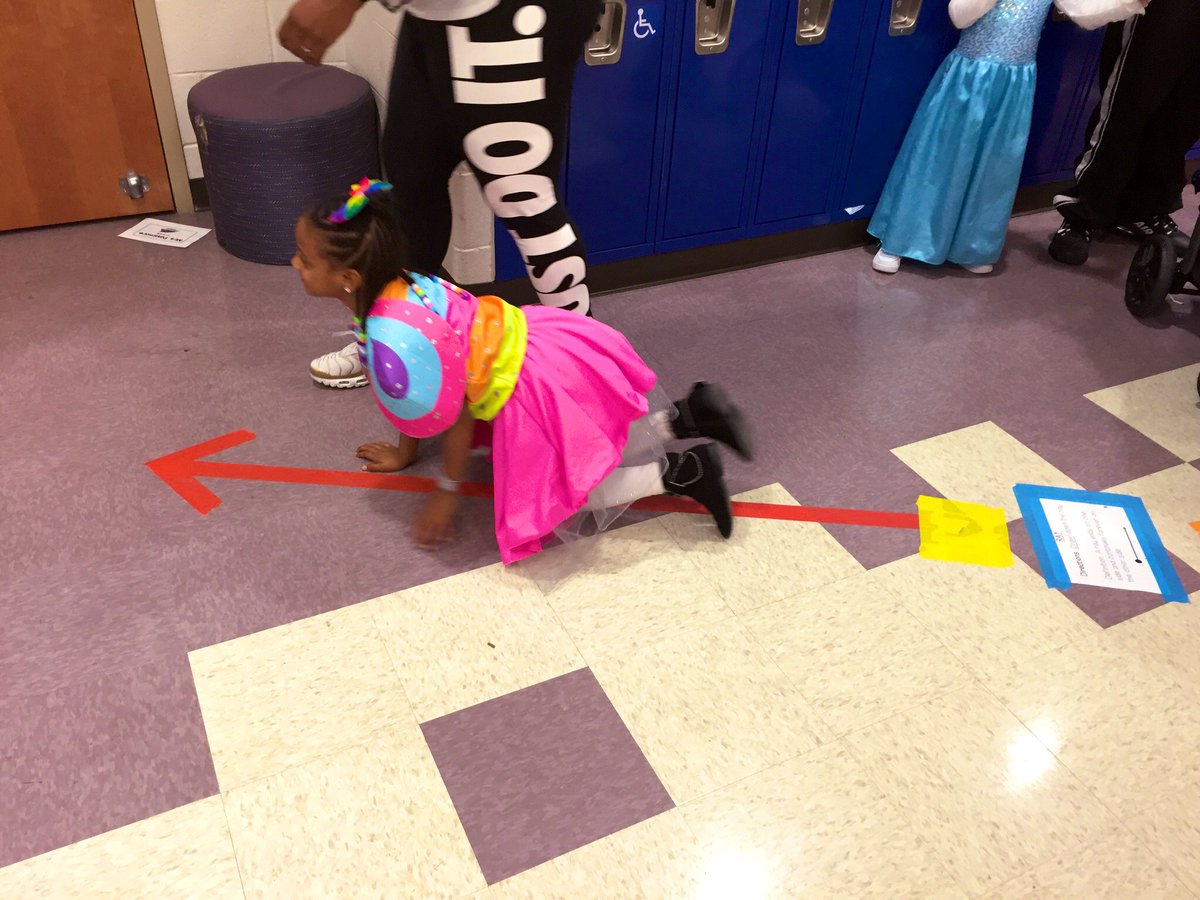 MrsReider1's tweet photo. Fun night with families engaged in math at our Spooctacular #mathnight @LyonsMill @BaltCoPS @BCPSMATH https://t.co/yAyg3snIis