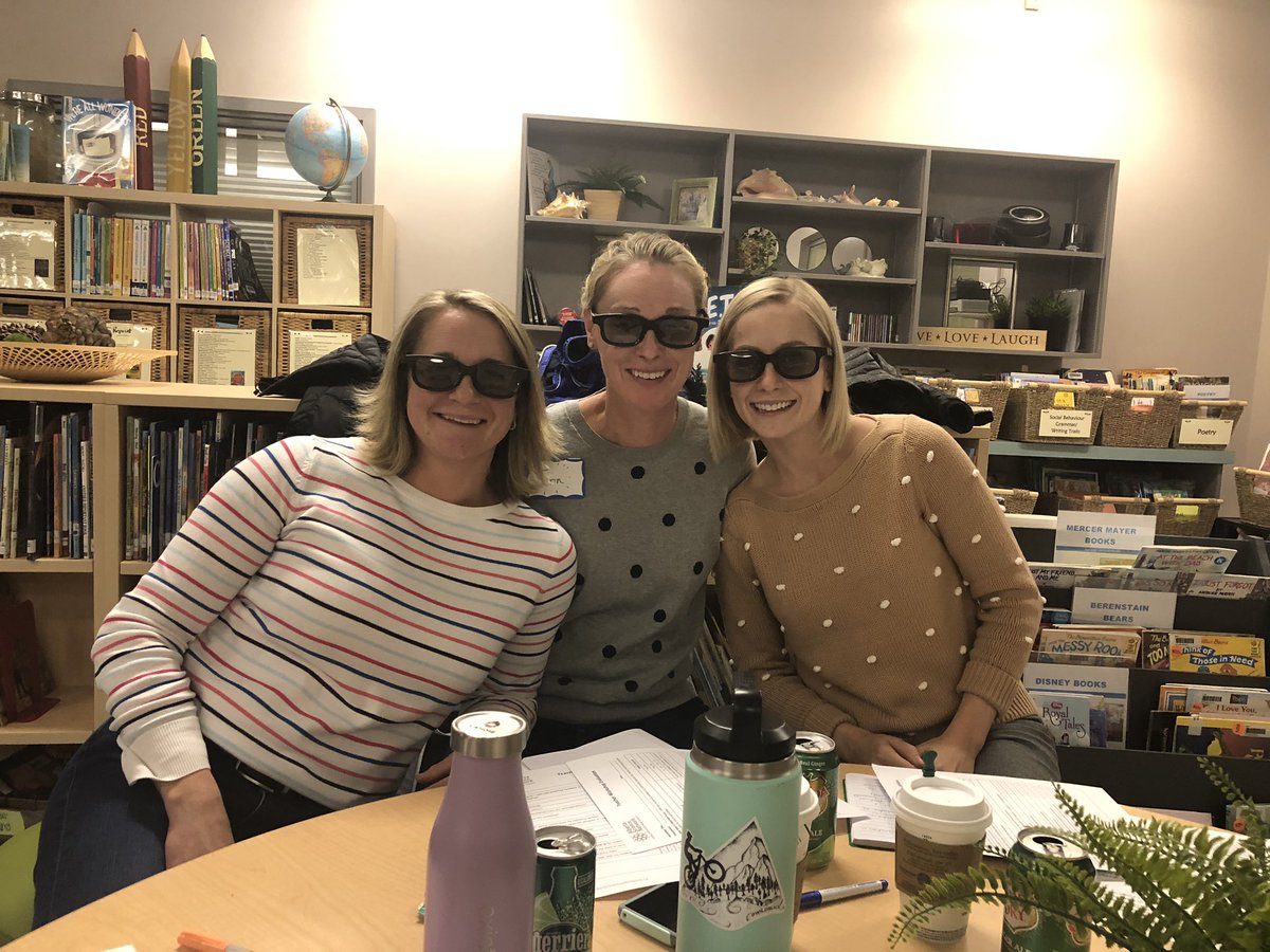 LakelandRidge's tweet photo. Some awesome light and optics PD tonight!
@SouthPointeEIPS @ONeillClass @katieakugler
#lakelandleads #lightandoptics #science8 https://t.co/C8Pa7rRbFf