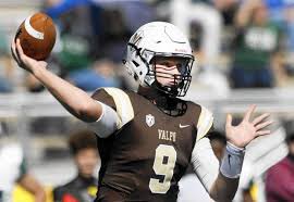 Juelew18's tweet photo. Blessed to announce that I have received my very first D1 offer from Valparaiso University ⚔️💛🖤  @CoachColder @Coach_Davis22 @coachjohnlewis https://t.co/qUhScC6uD7