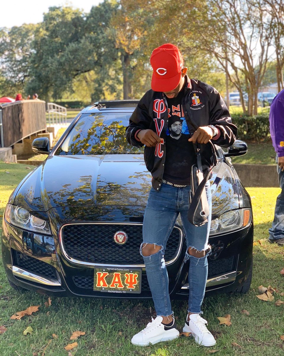 SoSuaveG's tweet photo. Yunno the vibez...... she with the Nupes now😏😎👌🏽
#TAMUCHC2k19🥃 https://t.co/fENTaTIaFV