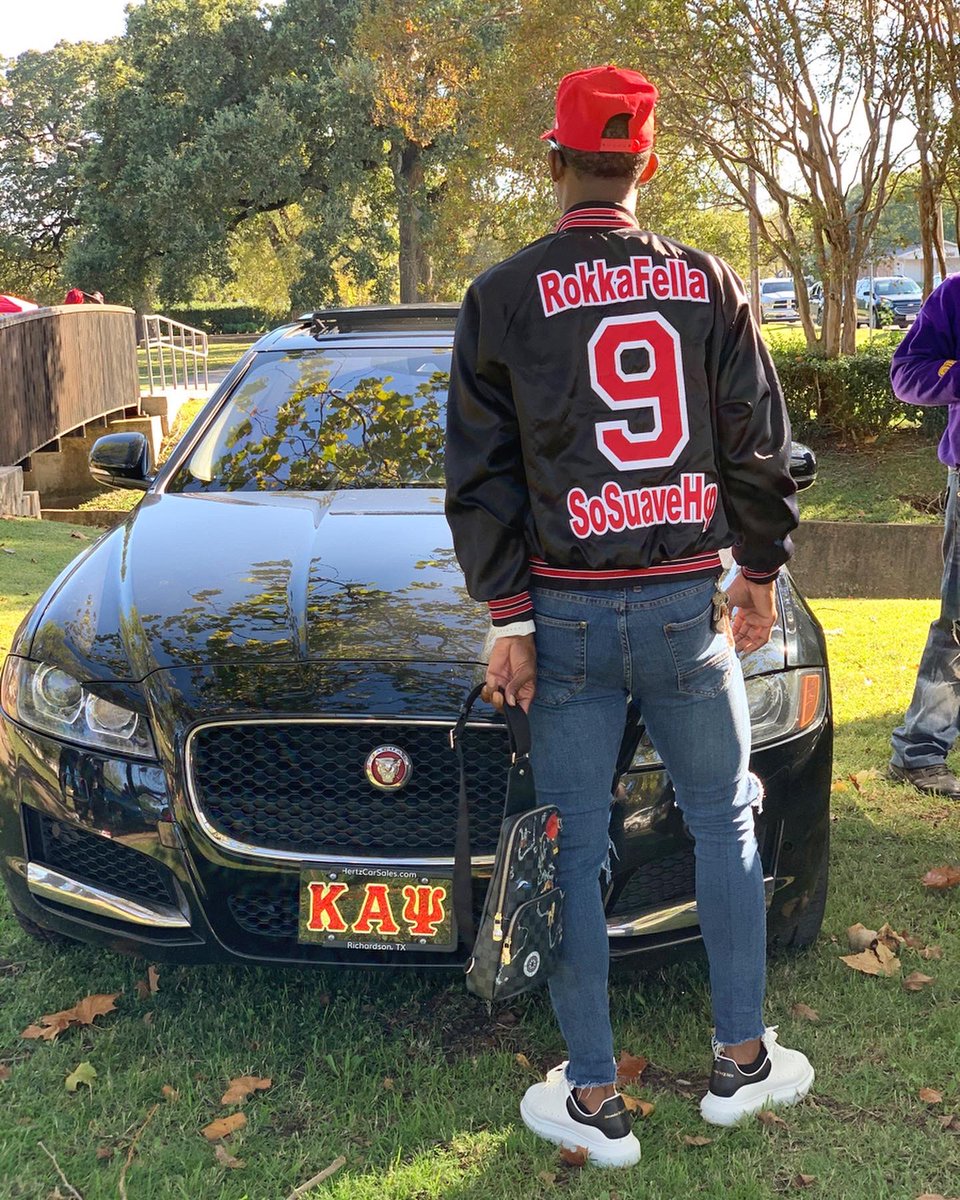 SoSuaveG's tweet photo. Yunno the vibez...... she with the Nupes now😏😎👌🏽
#TAMUCHC2k19🥃 https://t.co/fENTaTIaFV
