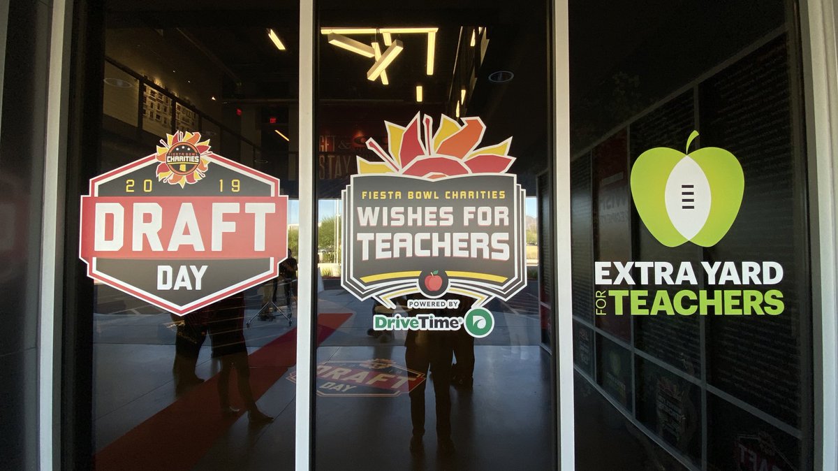 Fiesta_Bowl's tweet photo. Just a few 📸 from a magical day, as the granting of Wishes For Teachers, powered by @DriveTime, continues!

🎥 https://t.co/dm1QtheQmn https://t.co/YYY3iEeuIl