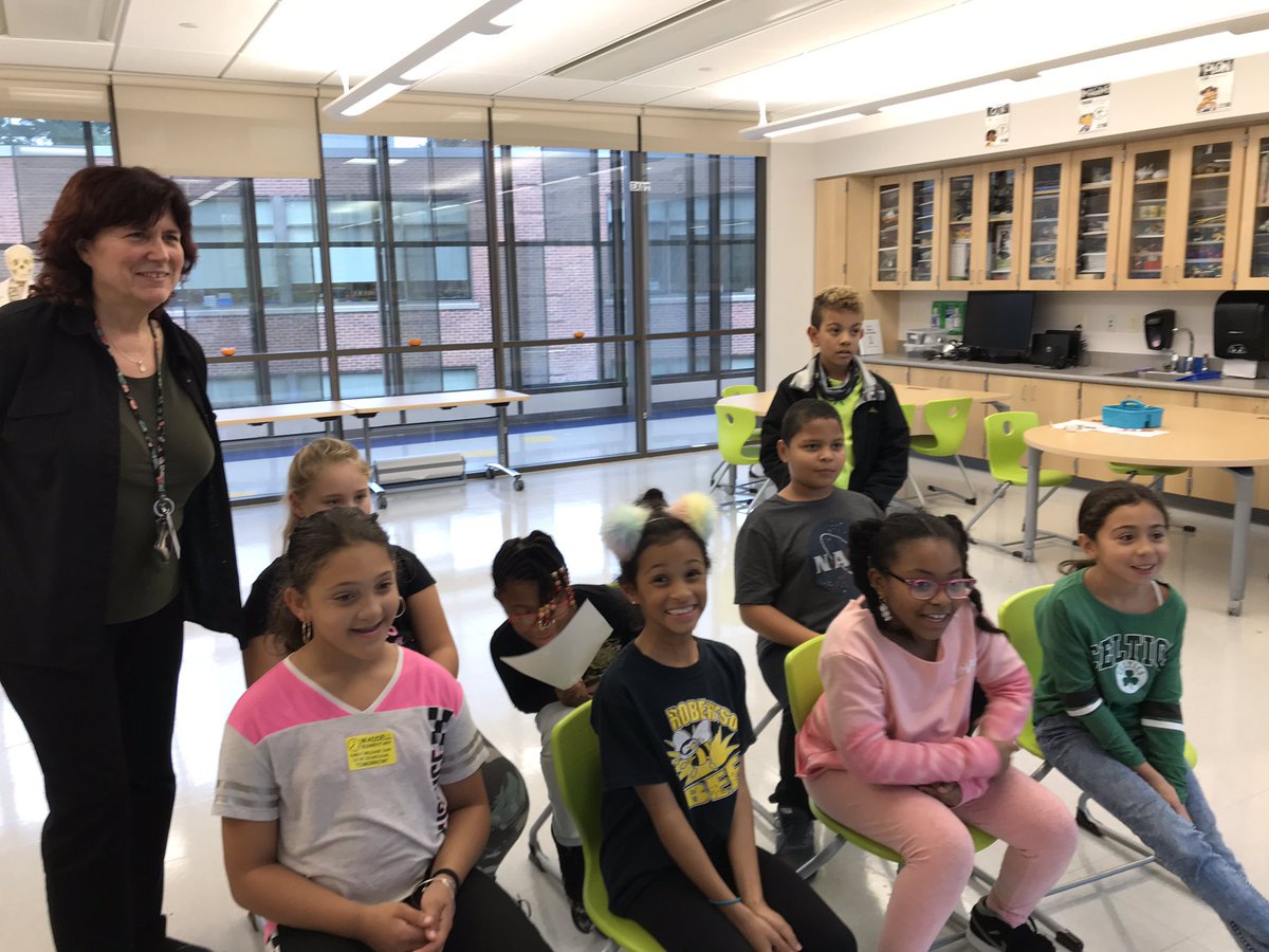 STEM club got to talk with NASA engineers and get a virtual tour!@NASA <a href="/NASASTEM/">Broken Link</a> <a href="/NASAKennedy/">NASA's Kennedy Space Center</a> <a href="/mpspride/">Manchester Schools</a>