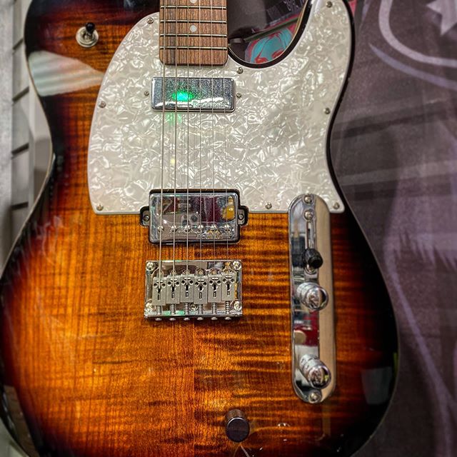 MusosCorner's tweet photo. Michael Kelly Guitars have some great pickup options including Seymour Duncan’s, Lindy Fralin and evening hybrid Fishman Systems for a dual electric acoustic blend. 
michaelkellyguitars #michaelkellyguitars #michaelkelly #seymourduncan #lindyfralin #lindyfralinpickups #fishman # https://t.co/mVgAaGA0j1