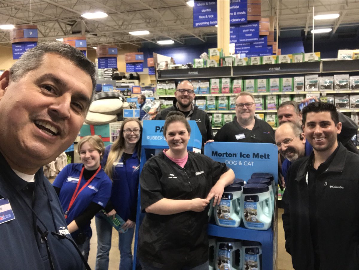 Great visit with SL Jim &amp; team @ #428 Lincoln Park! Team Lincoln Park focused on driving pet parent experience w/ OSAT 84.1% &amp; Services LTR 90.5% L4WKS! Welcome RFA Brandon from Home Office, appreciate the partnership! #LifeAtPetSmart#Play2Win#TrustedPartner