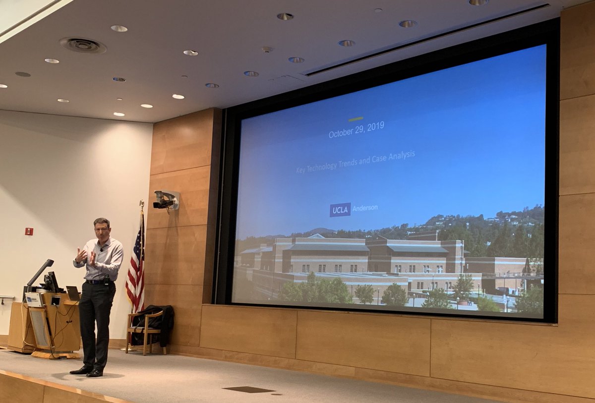 philkyuhanUCLA's tweet image. Prof. @terrykramer sharing the wisdom of "so what" in TECH trends/ innovations + leadership implications to prepare 2021 FTMBAs to recruit into the tech industry - 5G, IoT, AI, data, autonomous vehicles, etc. 
@EastonCenter @UCLAParkerCMC #WhyAnderson #TechAtAnderson