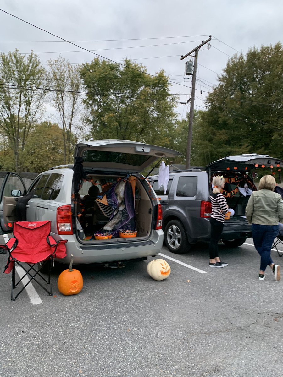 LillianLeCroy's tweet photo. So a @DollarGeneral truck hit my parked car while I was shopping inside. I was buying candy for our local Deale Elks Lodge Trunk or Treat which I was in charge of. Made me horribly late. Maybe dollar general will donate candy to our local Elks Lodge next year? https://t.co/5MhBzcEdR4