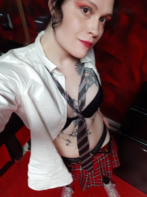 Tonight im done up as a satanic school girl 😈 https://t.co/yeMEhNkYpf<a href="/tag/apclips"class="tags"><span>#apclips</span></a>
