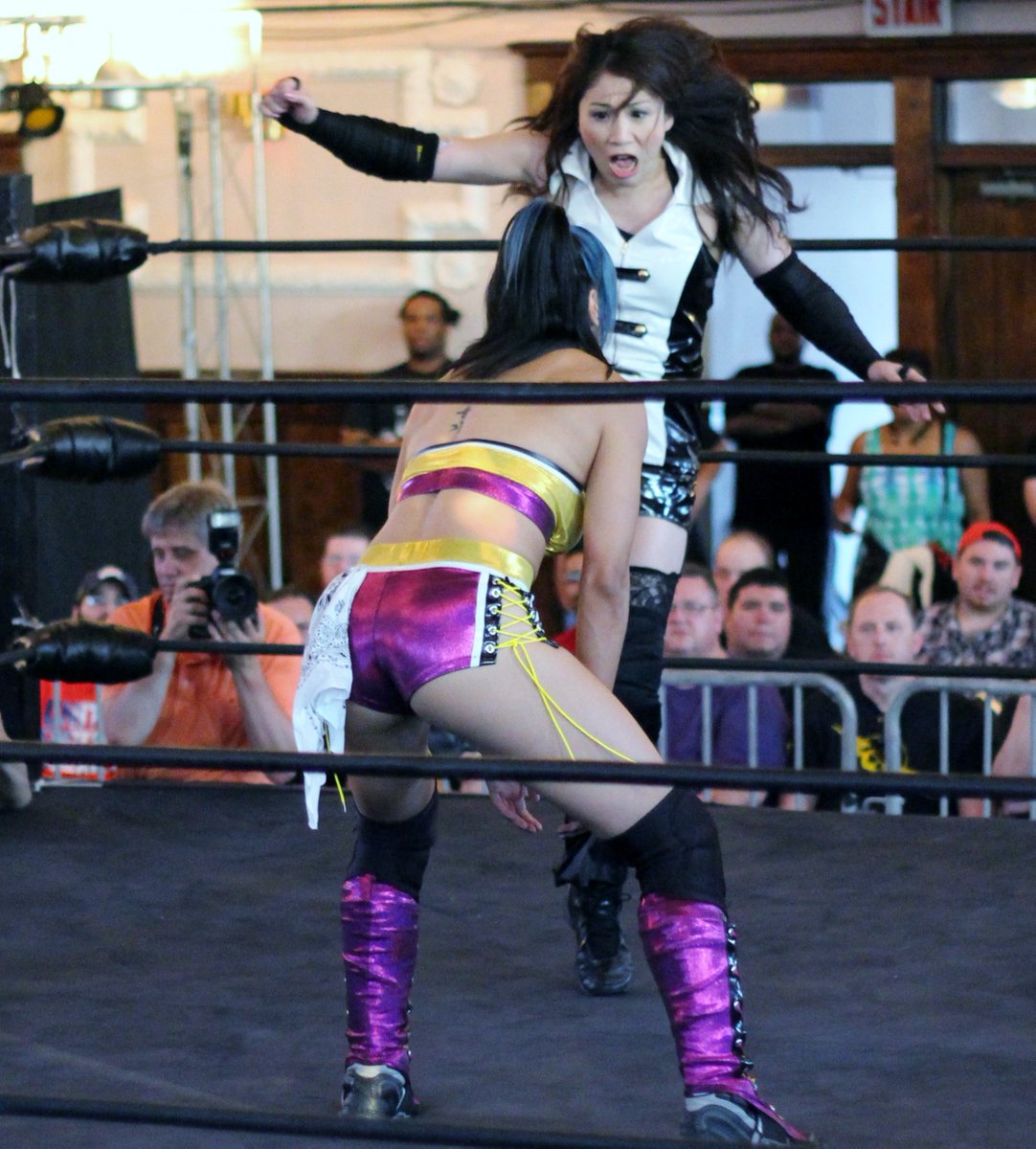 DAFALCON11's tweet photo. Of course fans always get their money's worth when Yim and Ohka have a Big Boot kick off. @SHIMMERwomen #Vol83 https://t.co/QI8nvzWnAx