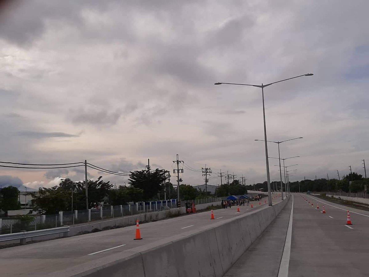 PPP_Ph's tweet photo. #PhPPPProject UPDATE: Partial Opening of Cavite Laguna Expressway PPP Project for Undas happening now #BuildBuildBuild #PhPPPProgram @PIADesk @piagovph4a @pnagovph https://t.co/lqUV8ctKQ9