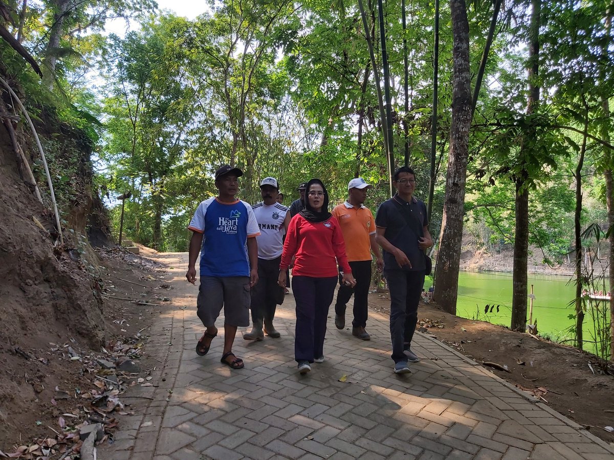 Sri_Untari67's tweet photo. Hai, sobat #malang. Yuk melangkah bersama. Menikmati indahnya alam. Ekowisata Boon Pring pilihan cocok melepas lelah, menghikmati karunia Tuhan.
#Malang #Boonpring #wisatamalang https://t.co/RAFzXBM9VK
