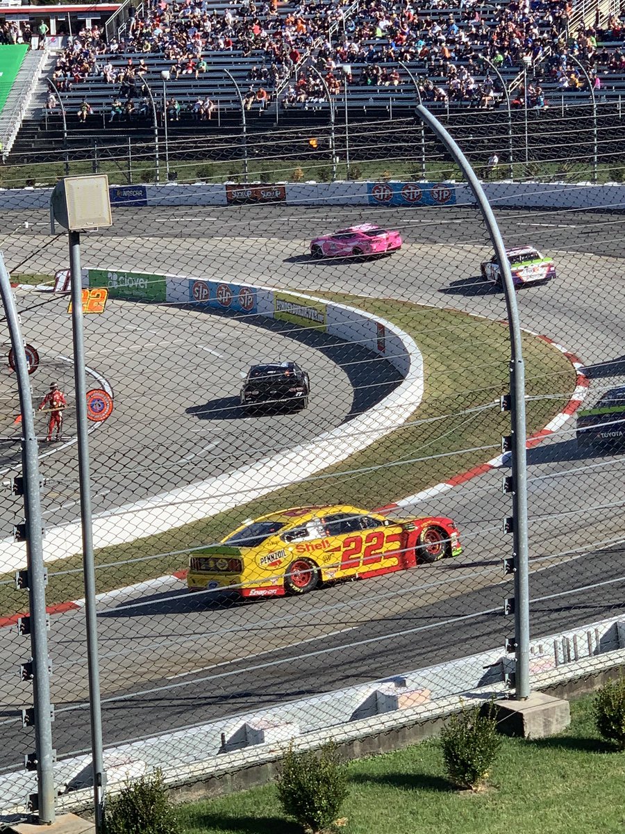 VA_Girl48's tweet photo. @MartinsvilleSwy @Noles_Titans_11 #FirstData500 #NASCARPlayoffs https://t.co/XDE4ZA0rk4