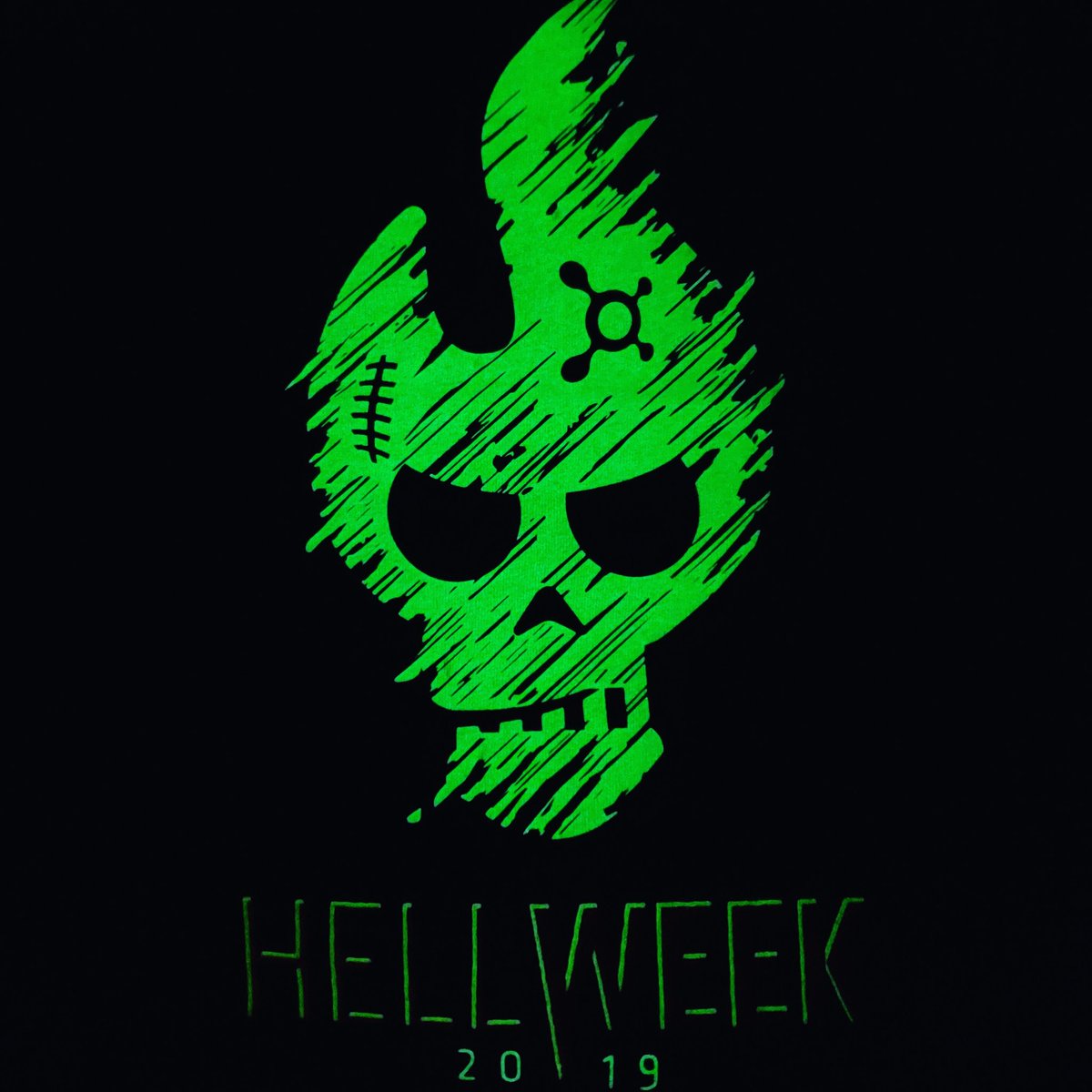 EventTechNomad's tweet image. Verified... the shirt does indeed #glowinthedark. Totally worth it! I EARNED this shirt! 5 #OTFHellWeek classes complete!
#orangetheoryfitness