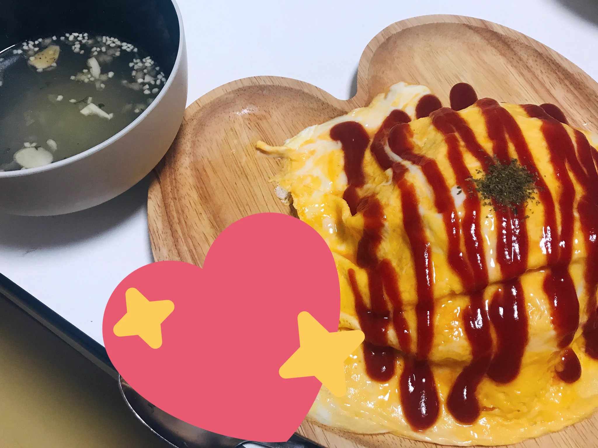 あれ、このたまご、、
昨日のオムライスに使ったやつだ！
たしかに美味しかったなあー
(30%offだったから買いました)  