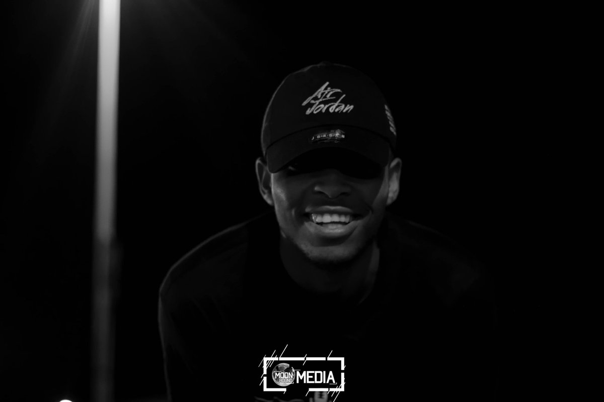 Baselevel_Music's tweet photo. Even the darkness knows this smile.
Smile through it all...it is well

#positivevibesonly #smile #Smile #SmileOn #WednesdayMotivation #moonchild https://t.co/U1bOe3PZSJ