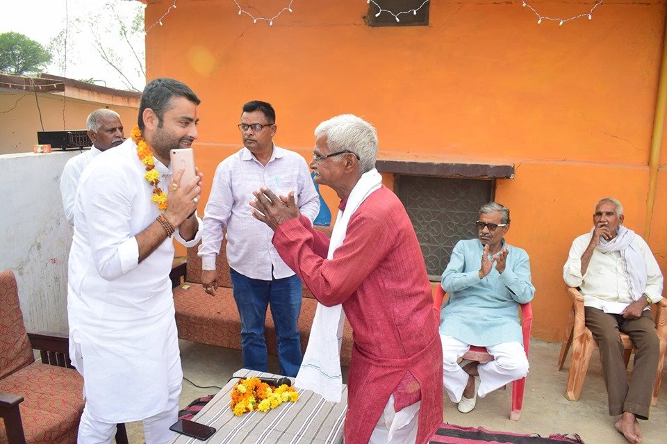 vikrambjpmp's tweet photo. रामपुर बघेलान विधानसभा के ग्राम फरहद में पहुंचकर ग्रामवासियों से मुलाकात की और समस्याओं को जानकर निराकरण किया !!#vikramsingh_vickybhaiya #mla #rampur_baghelan #bjp4mp #bjp4satna #vikramsena https://t.co/LAq6AlpEE9